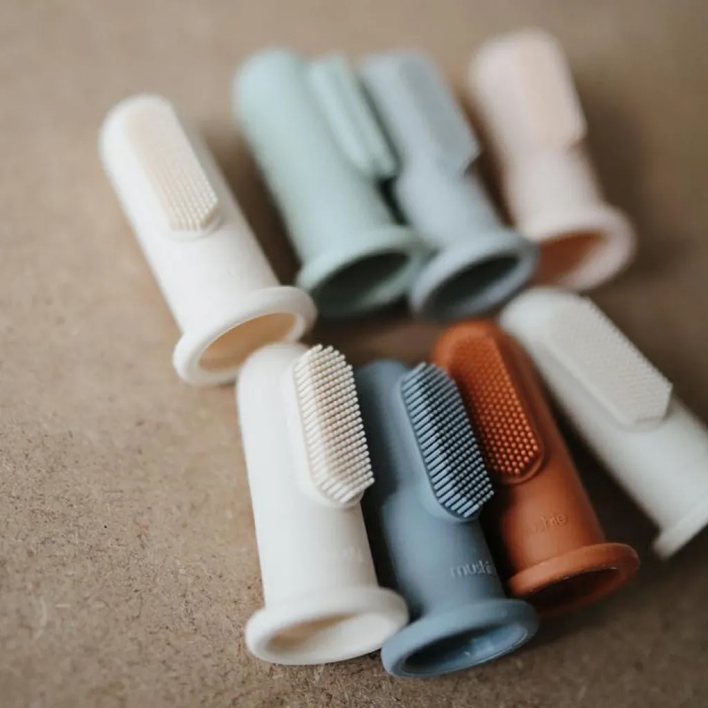 Mushie Lot de 2 brosses à dent à doigt Shifting sand-Clay