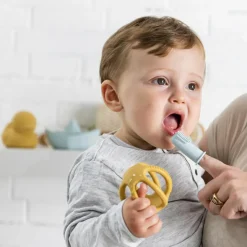 Nattou Lot de 2 brosses à dents à doigt ocre et rose + étui de protection