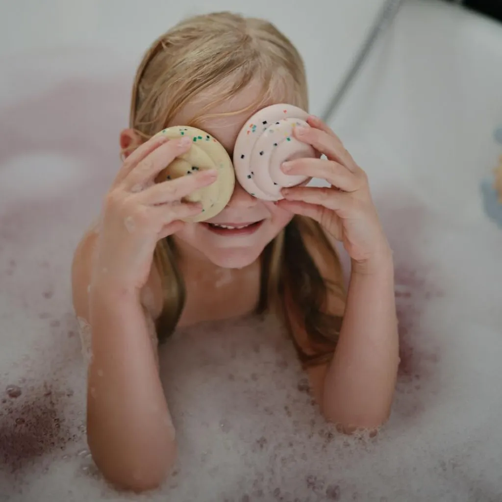 Mushie Lot de 4 jouets de bain Cupcake Mix and Max