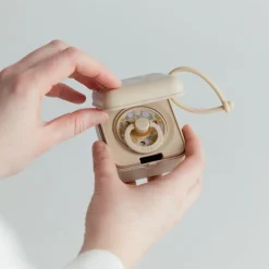 BIBS Lot de 2 sucettes en latex Colour Strawberries-Cream (0-6 mois)