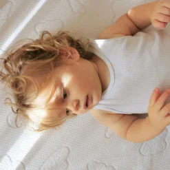 Enfant Tinéo Matelas bébé Nuage (60 x 120 cm)