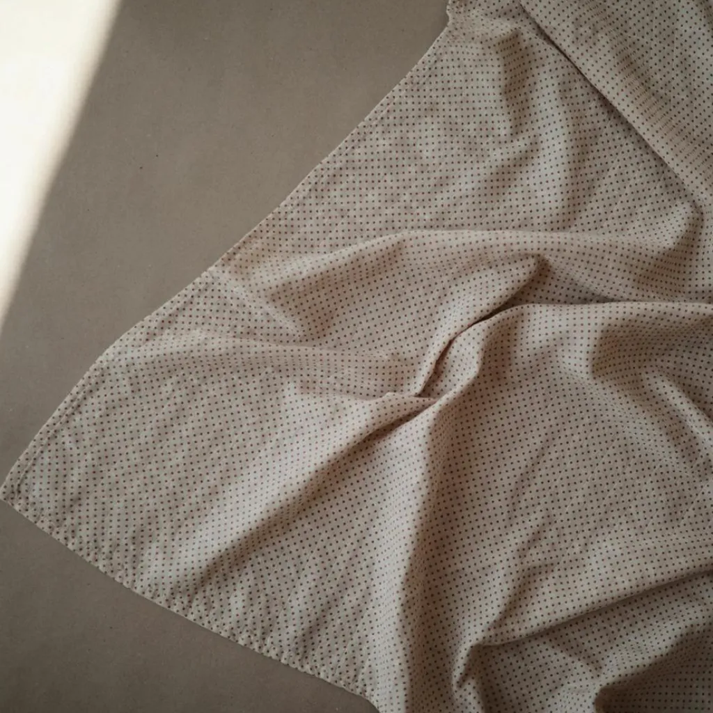 Mushie Maxi lange en coton bio Caramel Polka Dots (120 x 120 cm)
