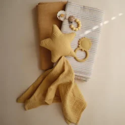 Mushie Maxi lange en coton bio Fall yellow (120 x 120 cm)