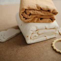 Mushie Maxi lange en coton bio Fall yellow (120 x 120 cm)