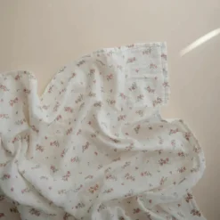 Mushie Maxi lange en coton bio Pink Flowers (120 x 120 cm)