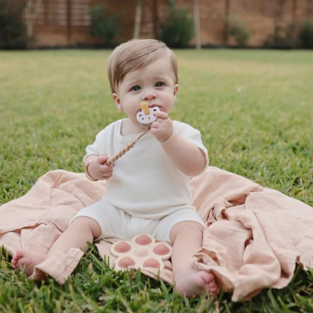 Mushie Maxi lange en coton bio Rose vanilla (120 x 120 cm)