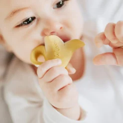 Oli & Carol Mini jouet de dentition en latex Anita la banane Chewy to go