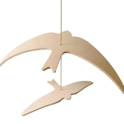 New Mobile en bois de hêtre Kano Hirondelles Mobile Bébé