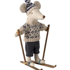 Maileg Papa Souris en hiver et sa paire de skis Bleu
