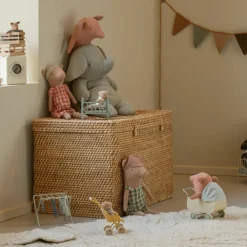 Hot Peluche Bébé cochon garçon et sa caisse Peluche Moyenne (20-59 Cm)