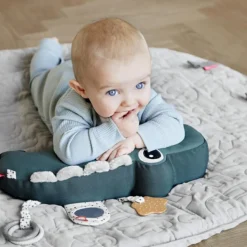 Done by Deer Peluche d'activités vibrante Croco vert