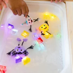 Discount Personnage Party Pal blanc et 2 cubes lumineux Jouet De Bain