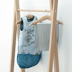 Hot Portant à vêtements en bois de hêtre brut Essentiel Portant