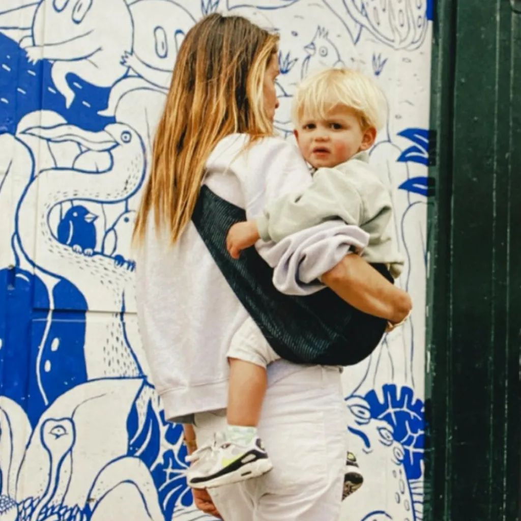 Hot Porte bébé enfant en velours côtelé Black Rib Porte Bébé