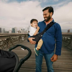 Ergobaby Porte bébé enfant Upsie Sling Onyx Black