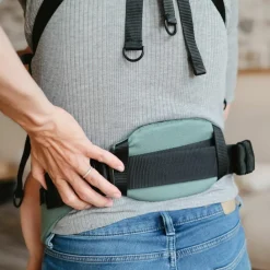 Outlet Porte bébé Néo+ Eucalyptus préformé by V2 Porte Bébé