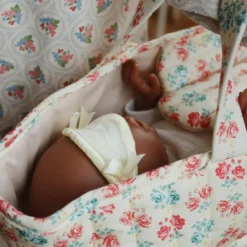 Konges Slojd Poupée bébé Léa avec couffin