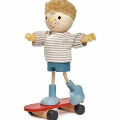 Tender Leaf Poupée Edward avec skateboard