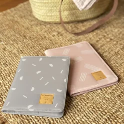 Lässig Protège carnet de santé blocks taupe