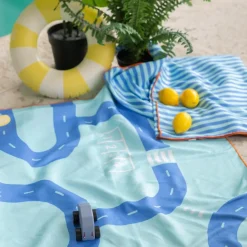 Quut Serviette de plage 2 en 1 Circuit Bleu (140 x 70 cm)