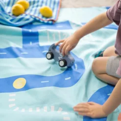 Quut Serviette de plage 2 en 1 Circuit Bleu (140 x 70 cm)