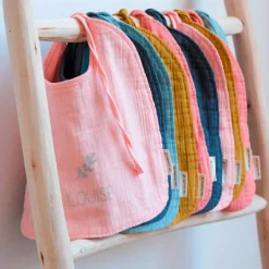 Sale Set de naissance Bavoir et anneau de dentition Vert amande (personnalisable) Coffret Cadeau Naissance