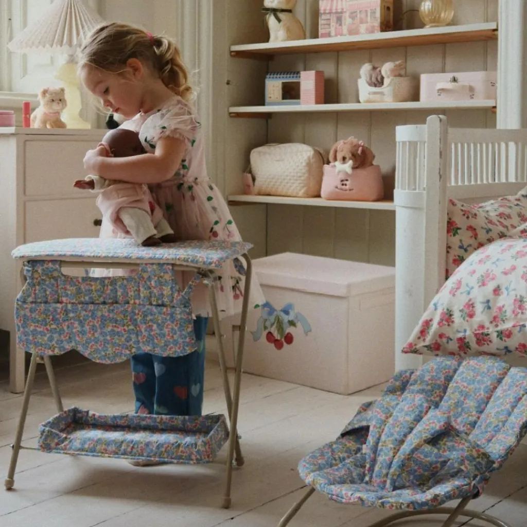 Konges Slojd Table à langer pour poupée Fleur Rosier