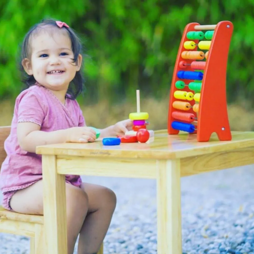 Pioupiou et Merveilles Table d'enfant en bois massif (1-4 ans) - Reconditionné