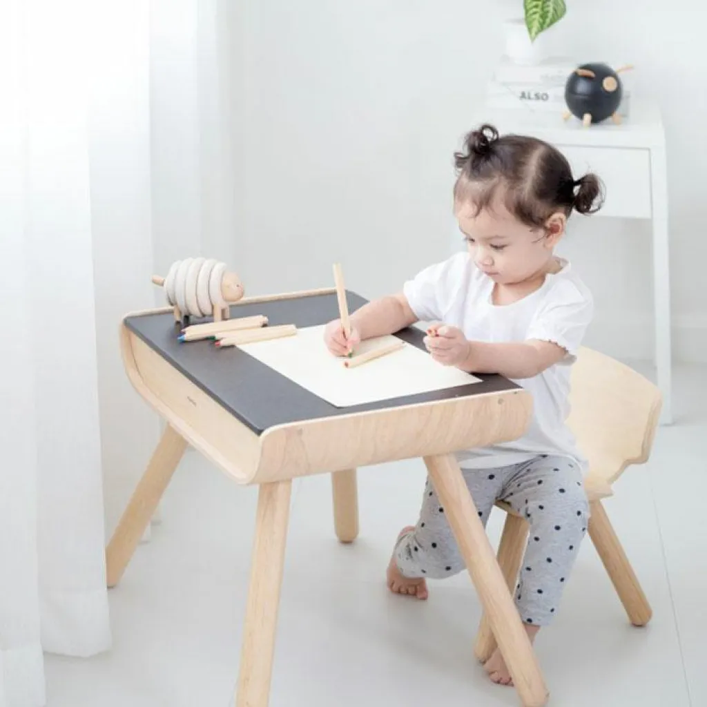 Plan Toys Table et chaise en bois