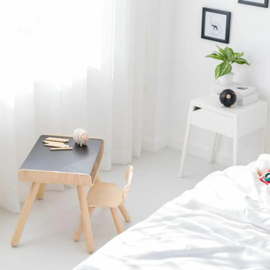 Plan Toys Table et chaise en bois