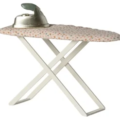 Table et fer à repasser Souris Accessoires Pour Univers De Jeu