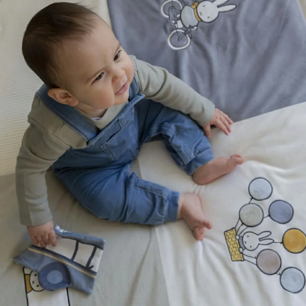 Pioupiou et Merveilles Tapis de parc Miffy fluffy bleu (80 x 100 cm)