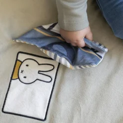 Pioupiou et Merveilles Tapis de parc Miffy fluffy bleu (80 x 100 cm)