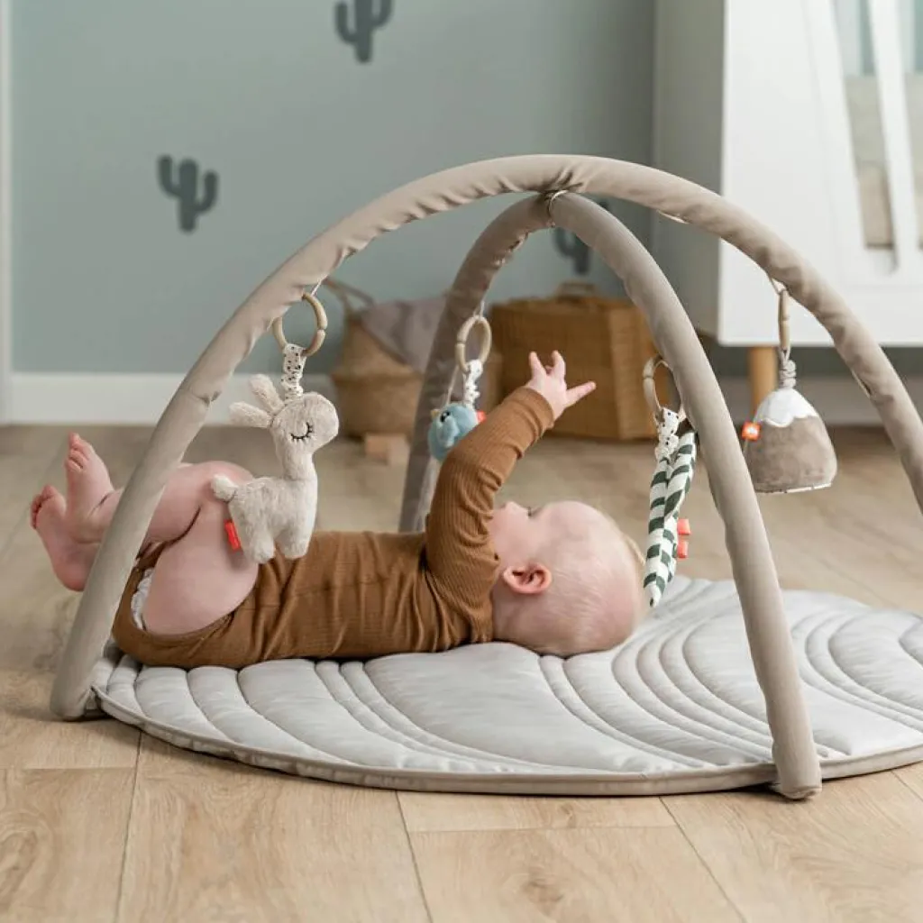 Done by Deer Tapis d'éveil Lalee sable