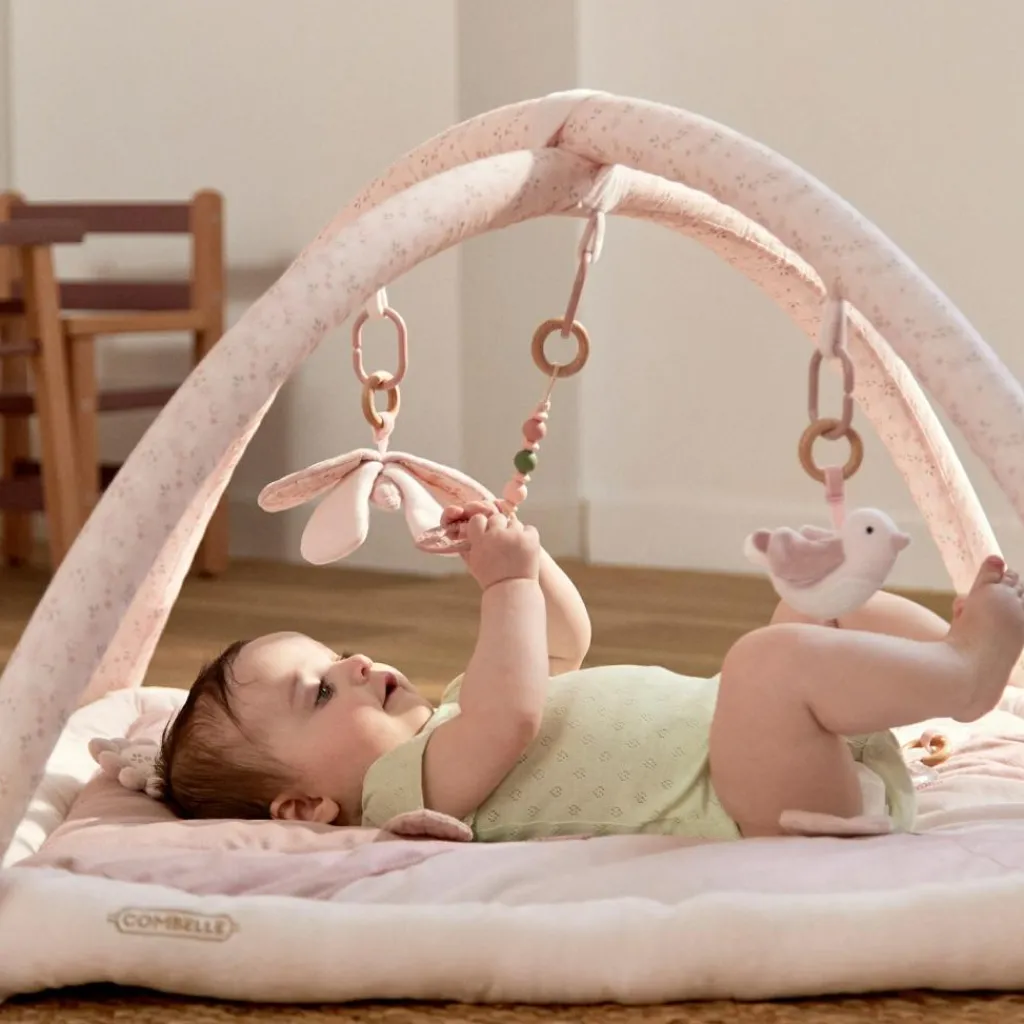 Combelle Tapis d'éveil ouatiné soft boa avec arche de jeux rose