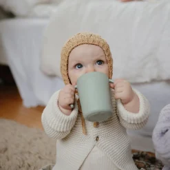 Mushie Tasse d'apprentissage en silicone Sage