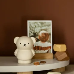 Atelier Pierre Junior Tirelire Boris Sable (14 cm)