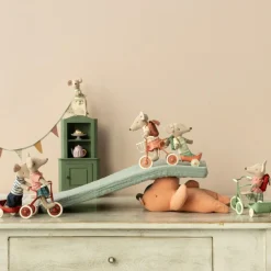 Maileg Tricycle et son abri Souris vert