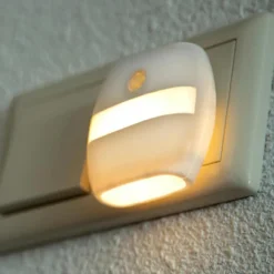 Alecto Veilleuse murale automatique à brancher LED