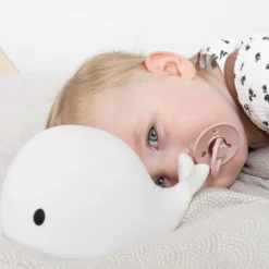 FLOW Veilleuse tactile baleine Moby (15 cm)