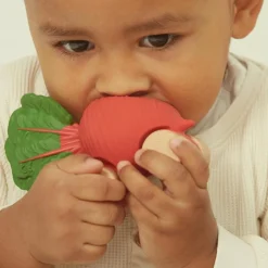 Oli & Carol Voiture et jouet de dentition Betty la betterave